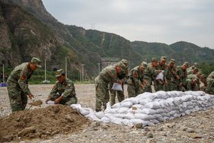 还没起飞就坠机⁉️19岁穆科科身价下滑 16岁前他场均2球疯狂跳级